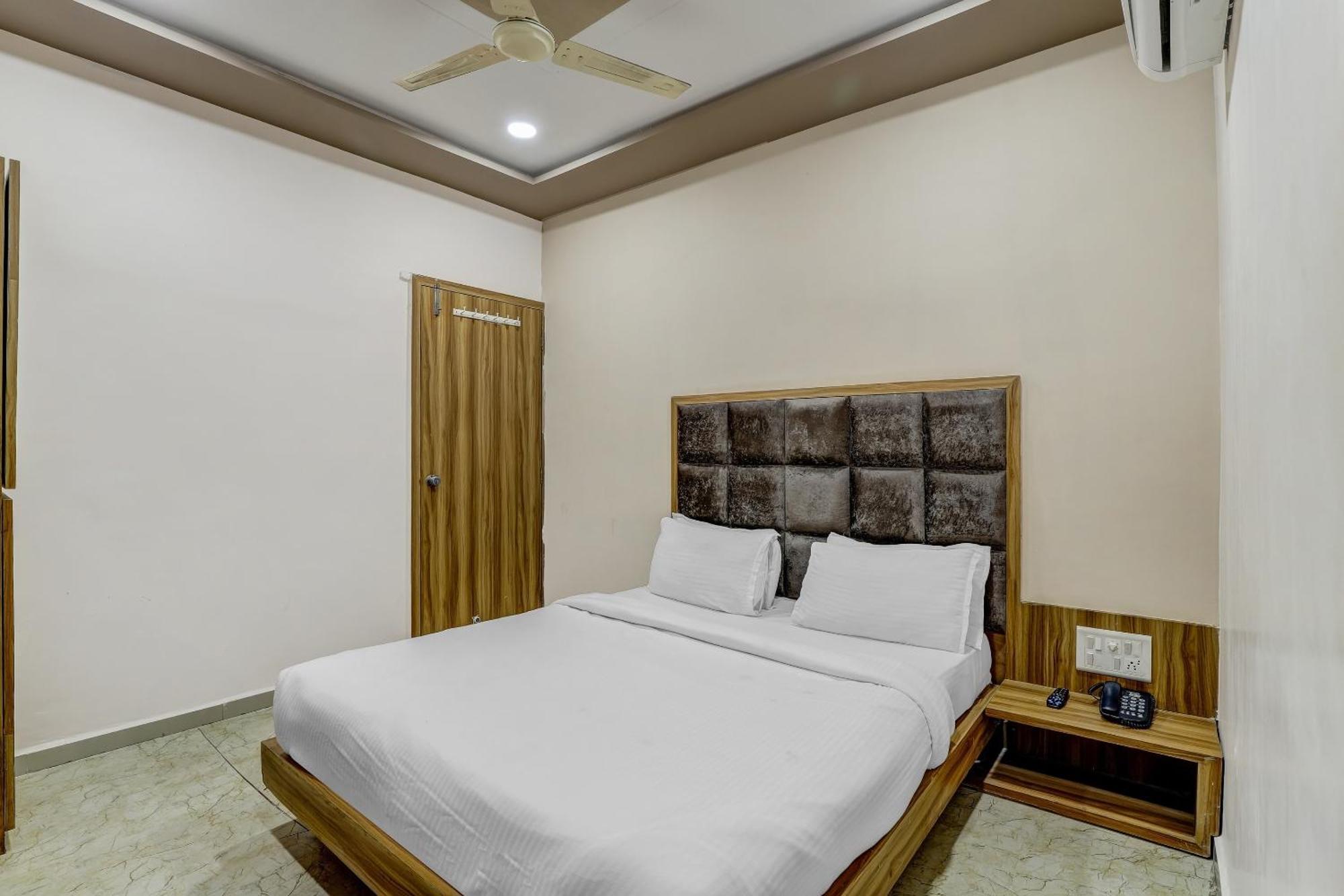 Capital O 80892 Hotel Maple View Naroda Exterior foto