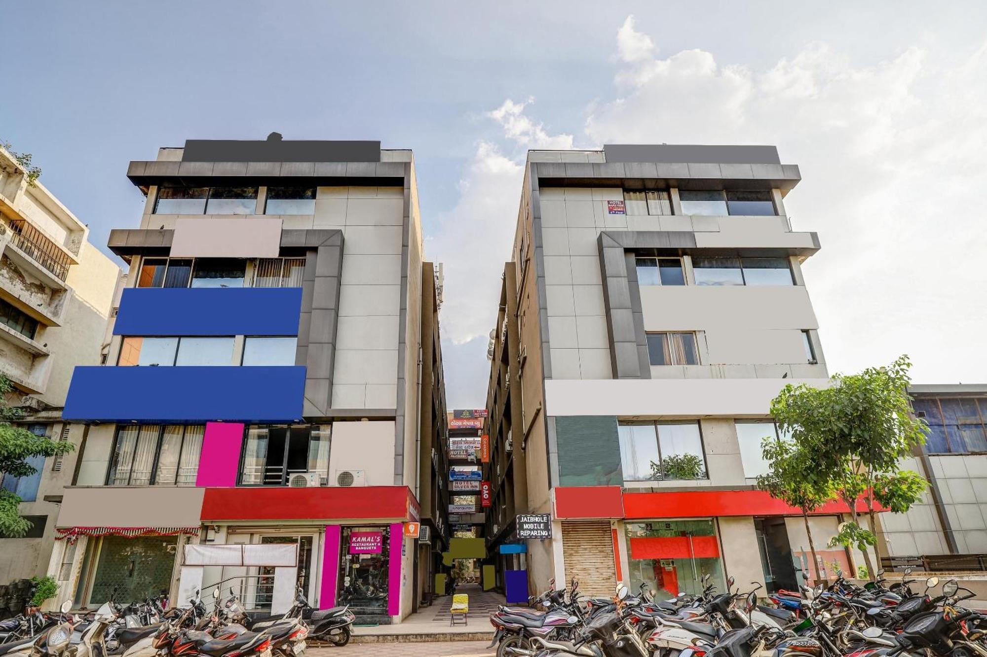 Capital O 80892 Hotel Maple View Naroda Exterior foto