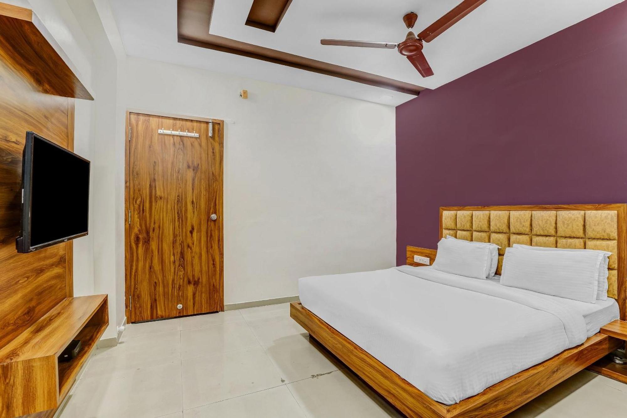 Capital O 80892 Hotel Maple View Naroda Exterior foto