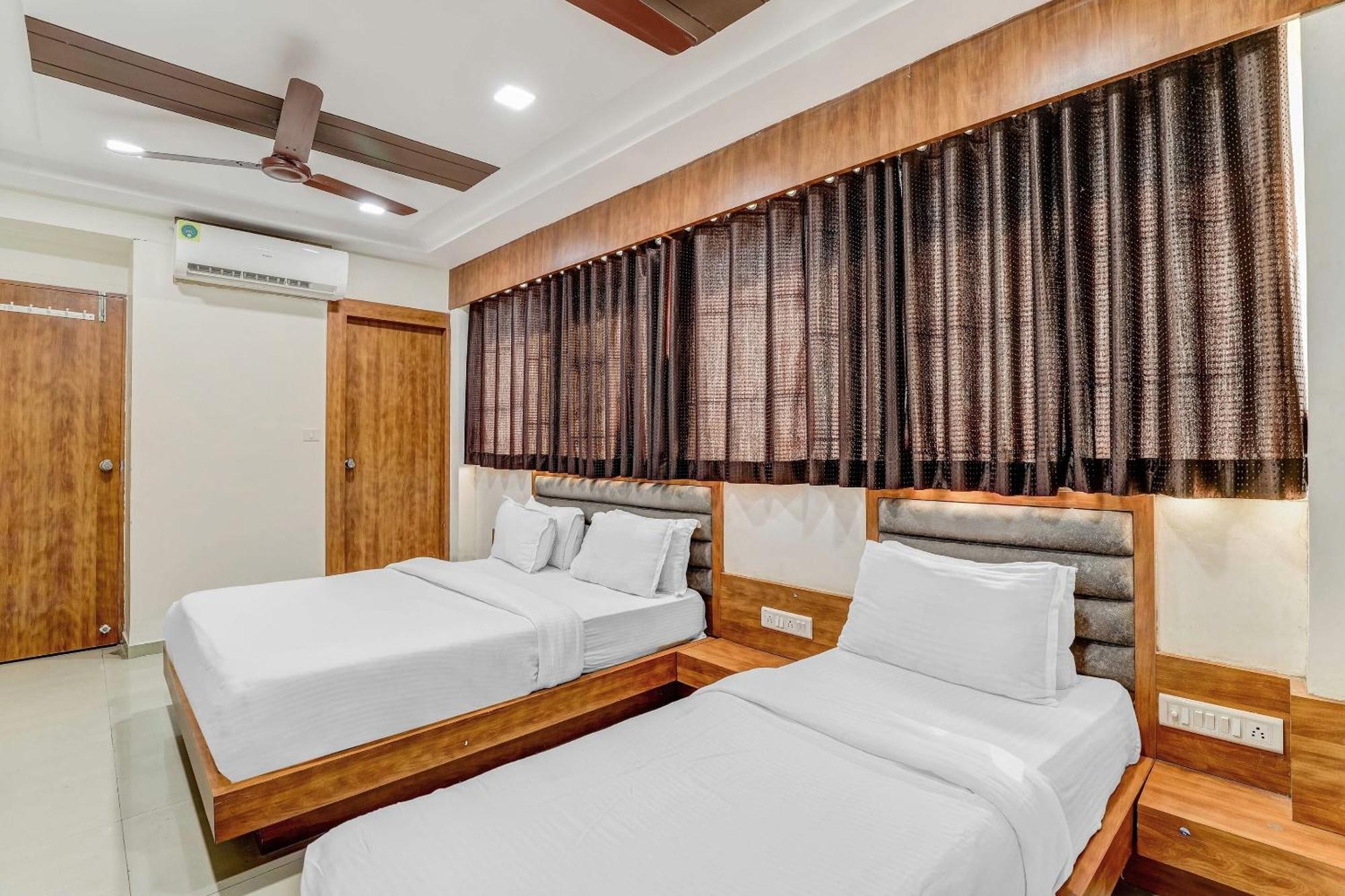 Capital O 80892 Hotel Maple View Naroda Exterior foto