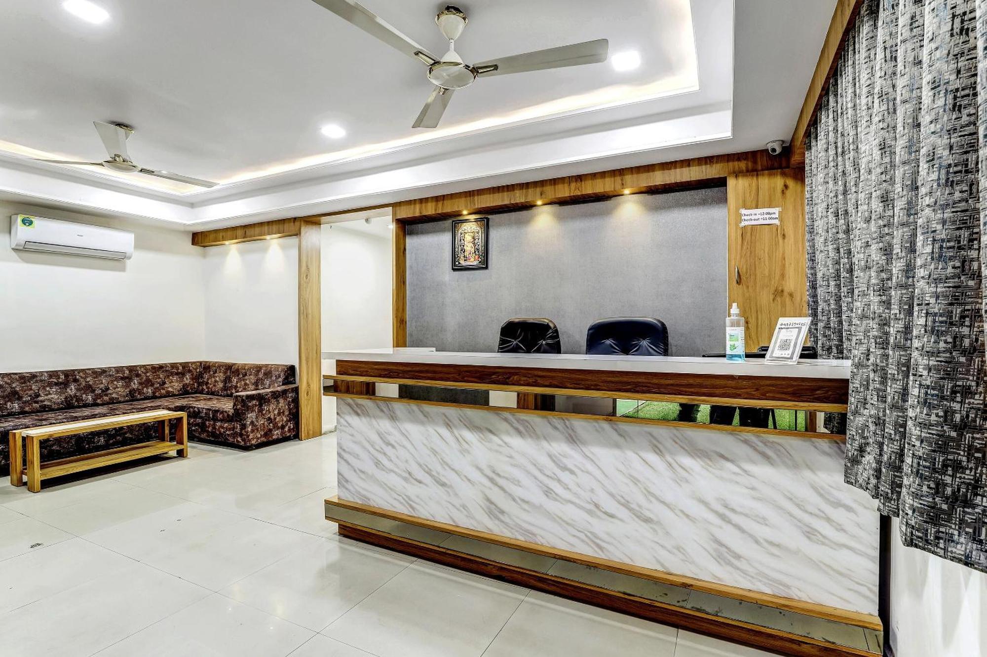 Capital O 80892 Hotel Maple View Naroda Exterior foto