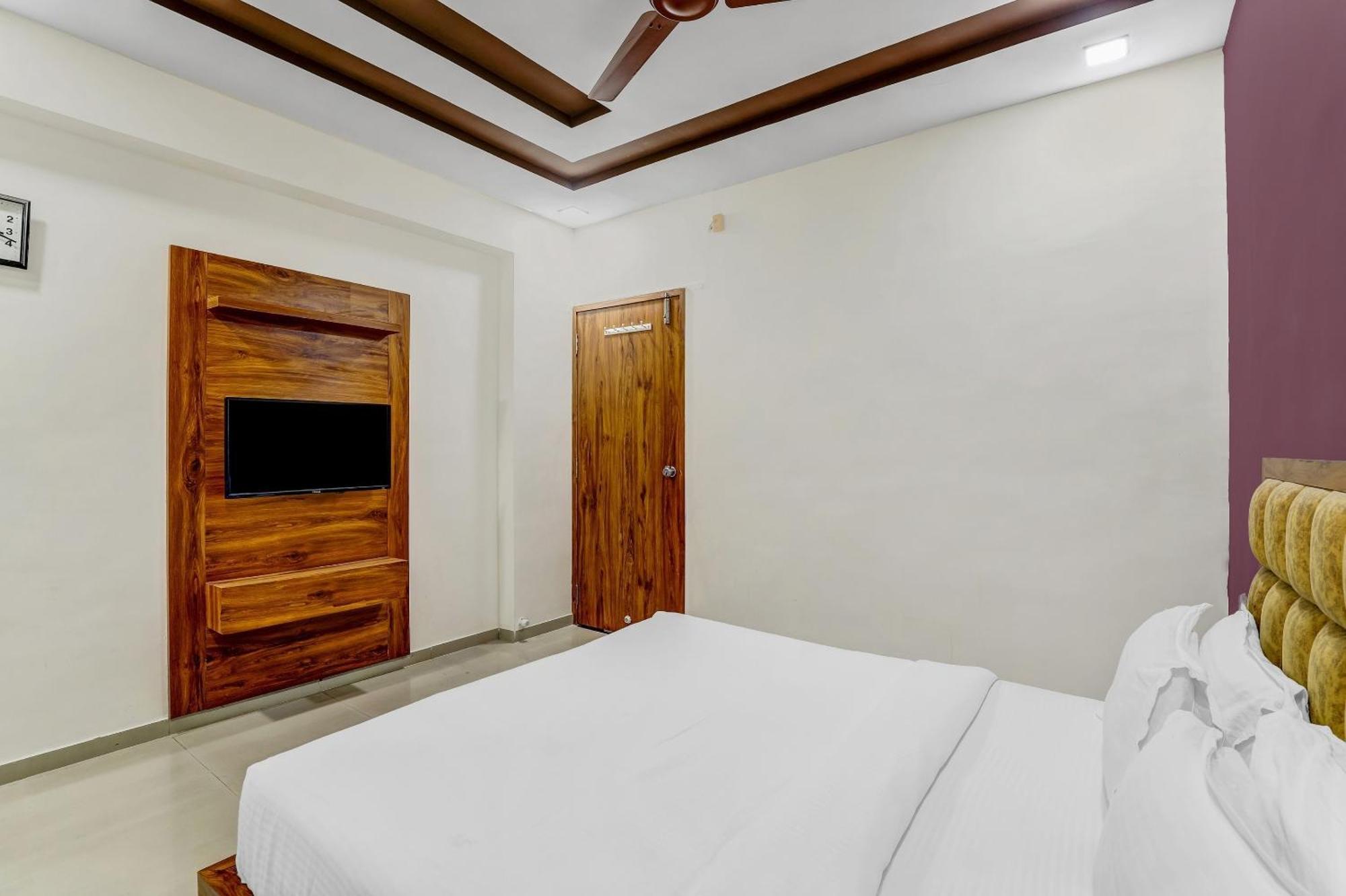 Capital O 80892 Hotel Maple View Naroda Exterior foto